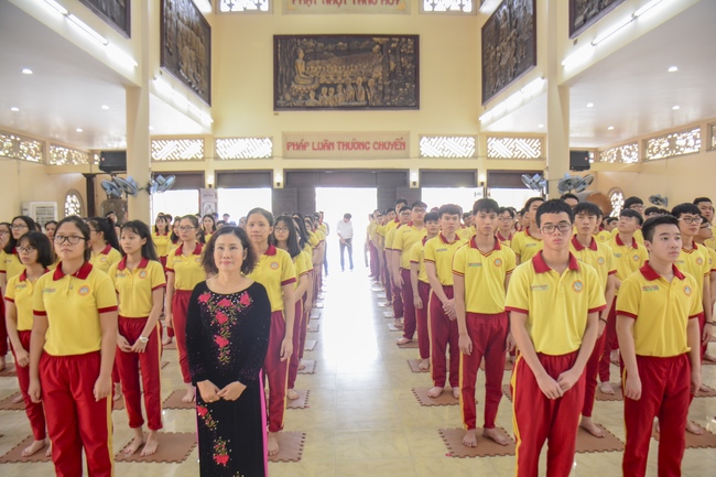 Thanh Nhan’s High-school-student prayed before the final exam