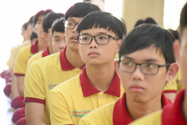 Thanh Nhan’s High-school-student prayed before the final exam