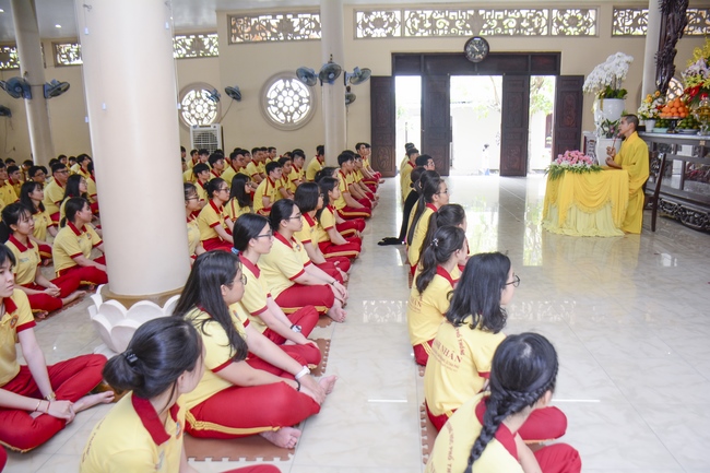 Thanh Nhan’s High-school-student prayed before the final exam