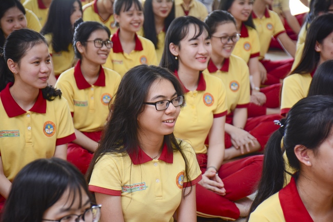 Thanh Nhan’s High-school-student prayed before the final exam