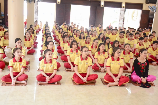 Thanh Nhan’s High-school-student prayed before the final exam