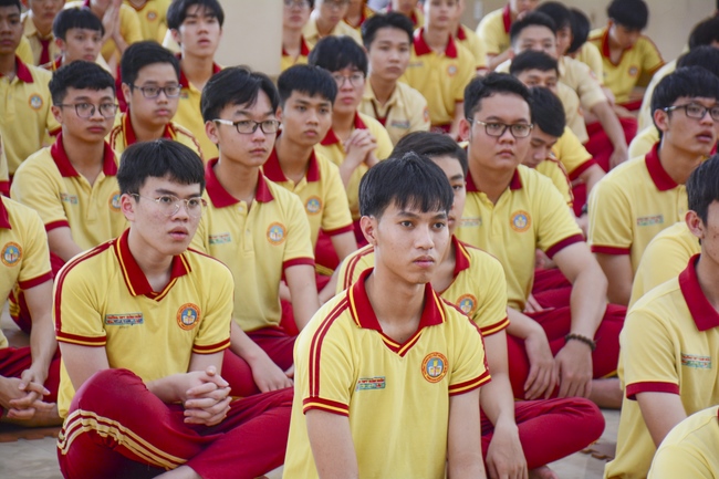 Thanh Nhan’s High-school-student prayed before the final exam