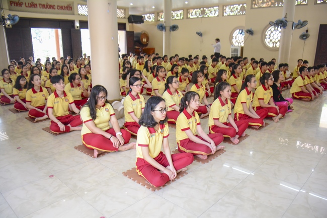 Thanh Nhan’s High-school-student prayed before the final exam