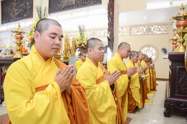 Thanh Nhan’s High-school-student prayed before the final exam