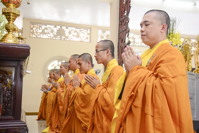Thanh Nhan’s High-school-student prayed before the final exam