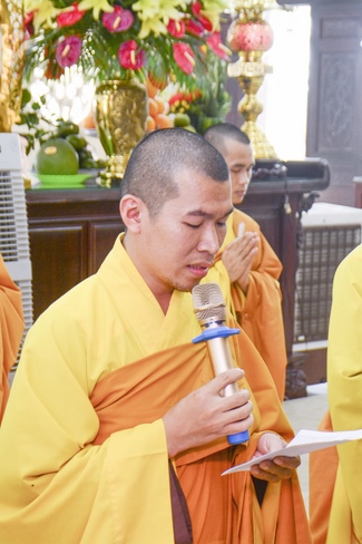Thanh Nhan’s High-school-student prayed before the final exam