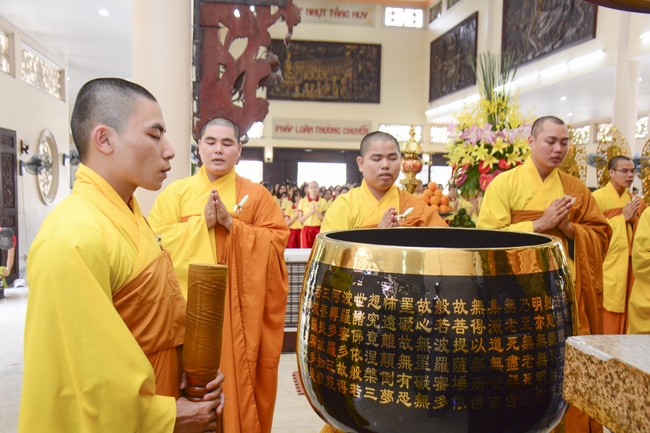 Thanh Nhan’s High-school-student prayed before the final exam