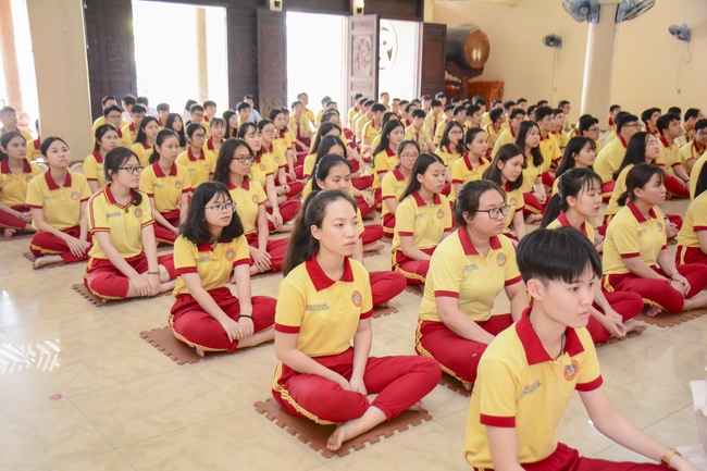 Thanh Nhan’s High-school-student prayed before the final exam