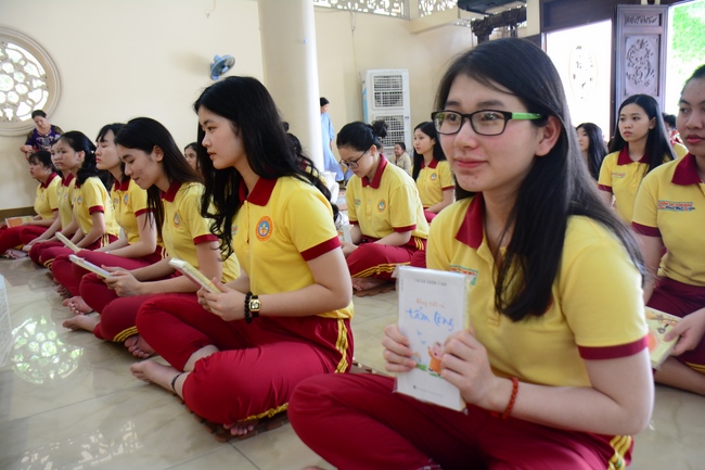 Thanh Nhan’s High-school-student prayed before the final exam