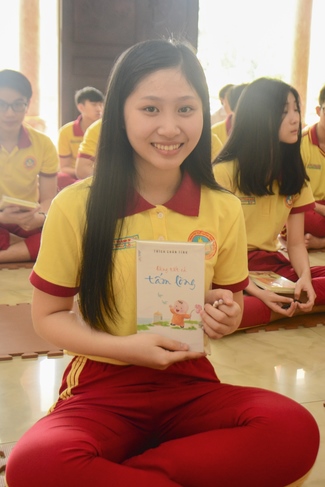 Thanh Nhan’s High-school-student prayed before the final exam