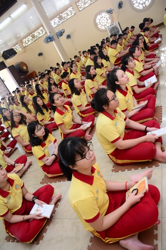 Thanh Nhan’s High-school-student prayed before the final exam