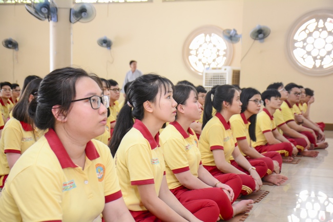 Thanh Nhan’s High-school-student prayed before the final exam