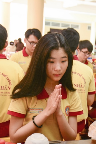 Thanh Nhan’s High-school-student prayed before the final exam
