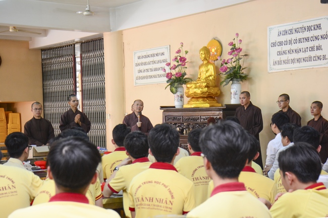Thanh Nhan’s High-school-student prayed before the final exam