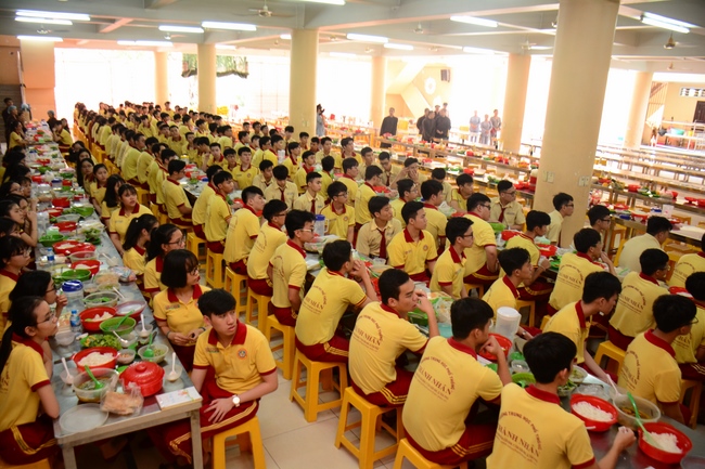 Thanh Nhan’s High-school-student prayed before the final exam