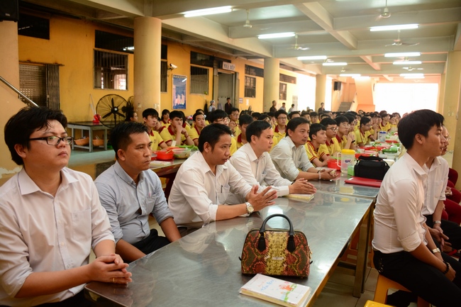 Thanh Nhan’s High-school-student prayed before the final exam