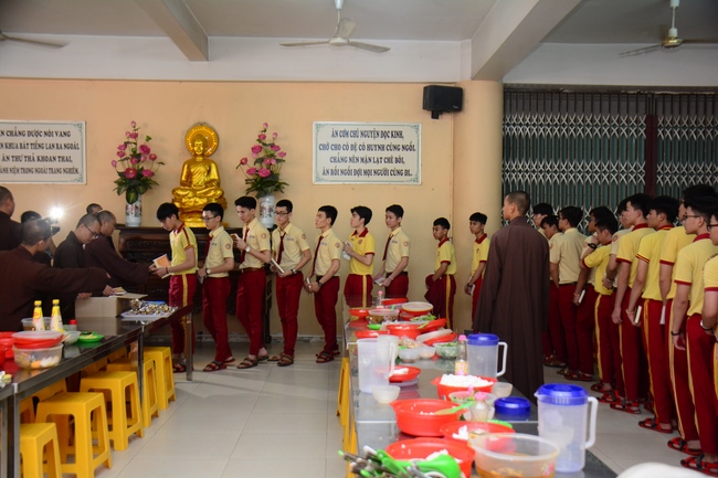 Thanh Nhan’s High-school-student prayed before the final exam