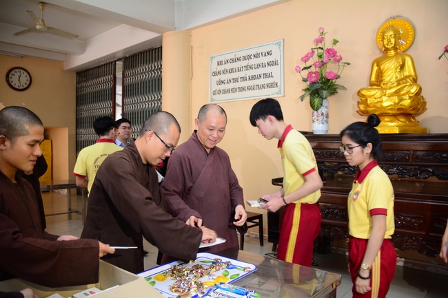 Thanh Nhan’s High-school-student prayed before the final exam