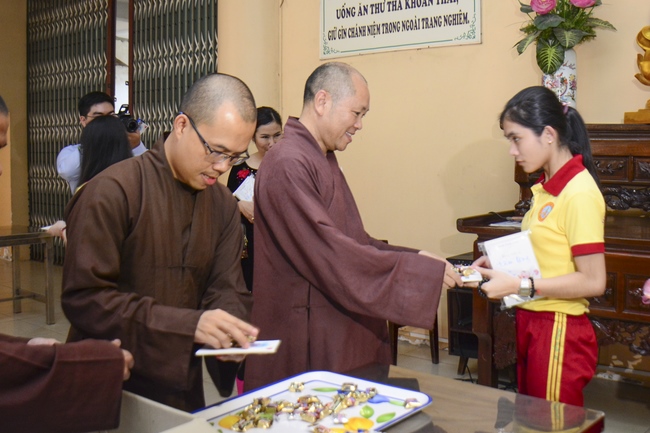 Thanh Nhan’s High-school-student prayed before the final exam