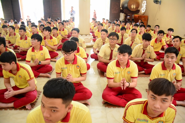 Thanh Nhan’s High-school-student prayed before the final exam