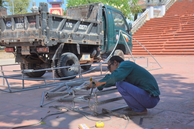The affairs of preparing for the great ceremony of the Buddha's Birthday at Tay Khanh pagoda in Thai Binh province