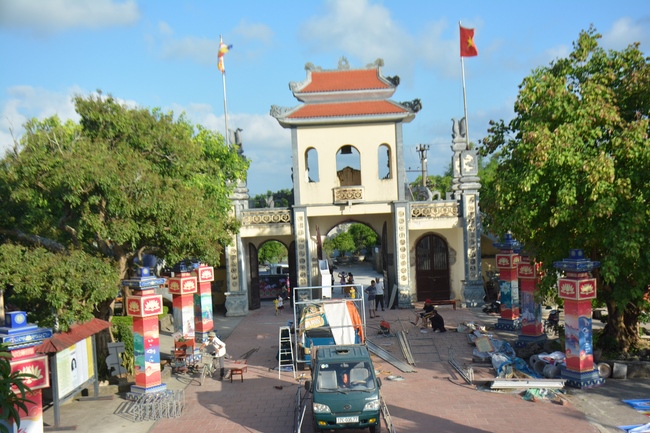 The affairs of preparing for the great ceremony of the Buddha's Birthday at Tay Khanh pagoda in Thai Binh province