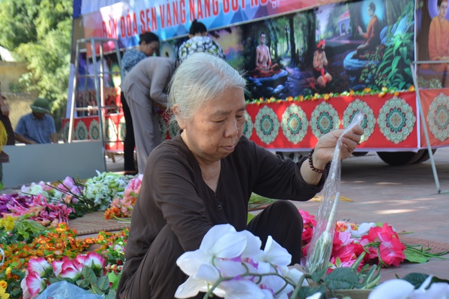The affairs of preparing for the great ceremony of the Buddha's Birthday at Tay Khanh pagoda in Thai Binh province