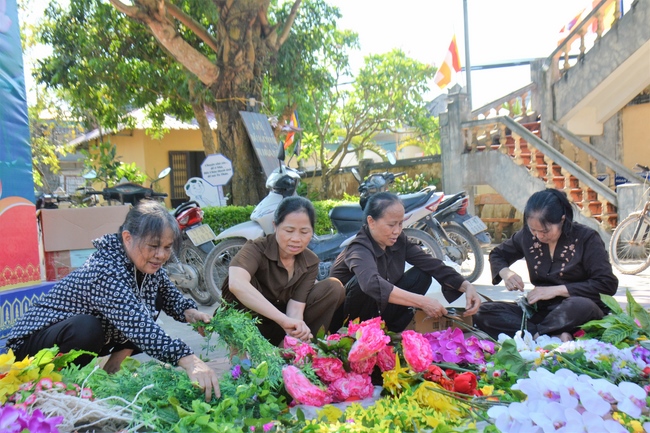 The affairs of preparing for the great ceremony of the Buddha's Birthday at Tay Khanh pagoda in Thai Binh province