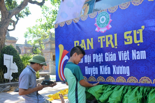 The affairs of preparing for the great ceremony of the Buddha's Birthday at Tay Khanh pagoda in Thai Binh province