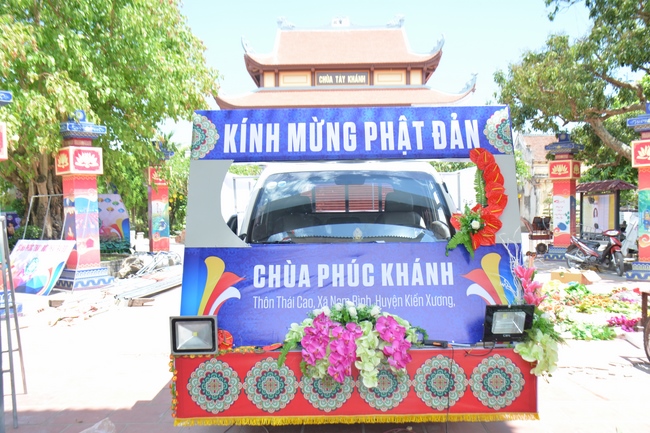 The affairs of preparing for the great ceremony of the Buddha's Birthday at Tay Khanh pagoda in Thai Binh province