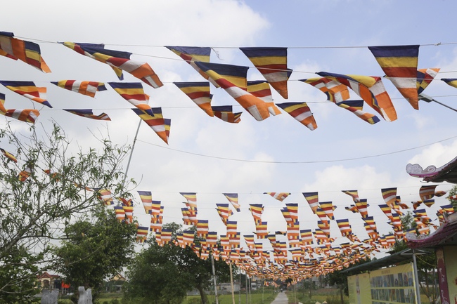The affairs of preparing for the great ceremony of the Buddha's Birthday at Dong Cao pagoda in Thanh Hoa province