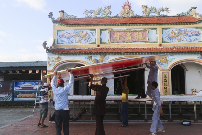 The affairs of preparing for the great ceremony of the Buddha's Birthday at Dong Cao pagoda in Thanh Hoa province