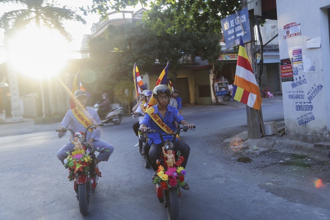The affairs of preparing for the great ceremony of the Buddha's Birthday at Dong Cao pagoda in Thanh Hoa province
