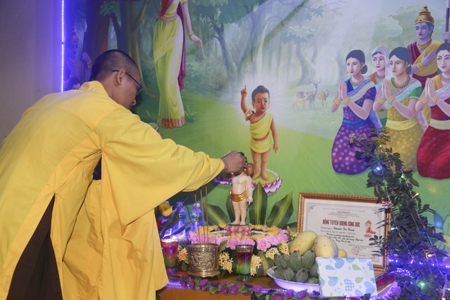 The affairs of preparing for the great ceremony of the Buddha's Birthday at Dong Cao pagoda in Thanh Hoa province