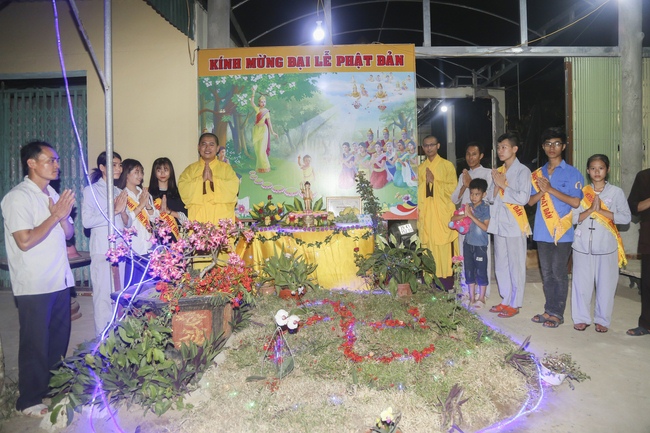 The affairs of preparing for the great ceremony of the Buddha's Birthday at Dong Cao pagoda in Thanh Hoa province