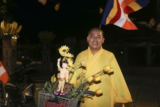 The affairs of preparing for the great ceremony of the Buddha's Birthday at Dong Cao pagoda in Thanh Hoa province