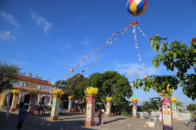 The affairs of preparing for the great ceremony of the Buddha's Birthday at Dong Cao pagoda in Thanh Hoa province