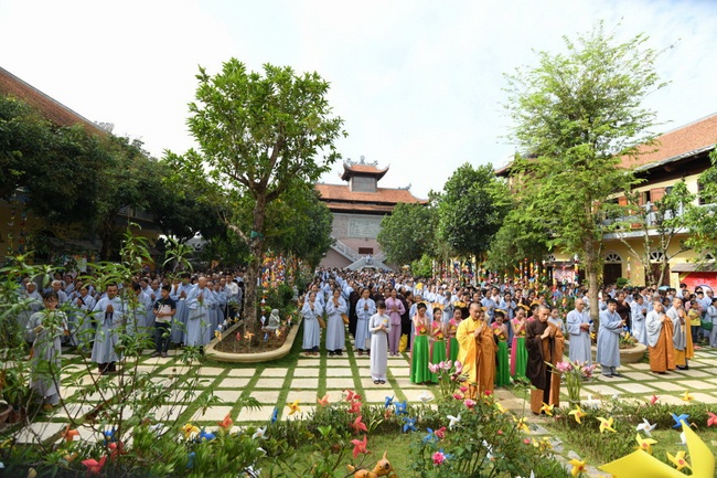 The great Buddha’s Birthday Celebration at Hoa Phuc Pagoda – Hanoi