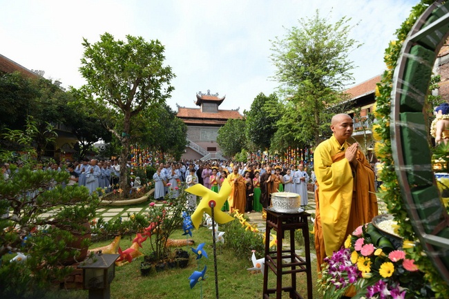 The great Buddha’s Birthday Celebration at Hoa Phuc Pagoda – Hanoi