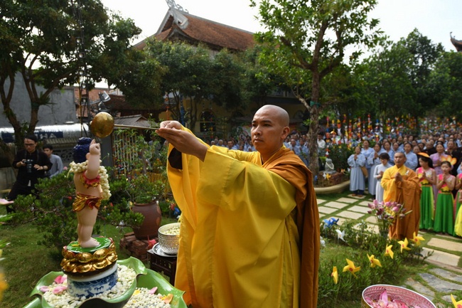 The great Buddha’s Birthday Celebration at Hoa Phuc Pagoda – Hanoi