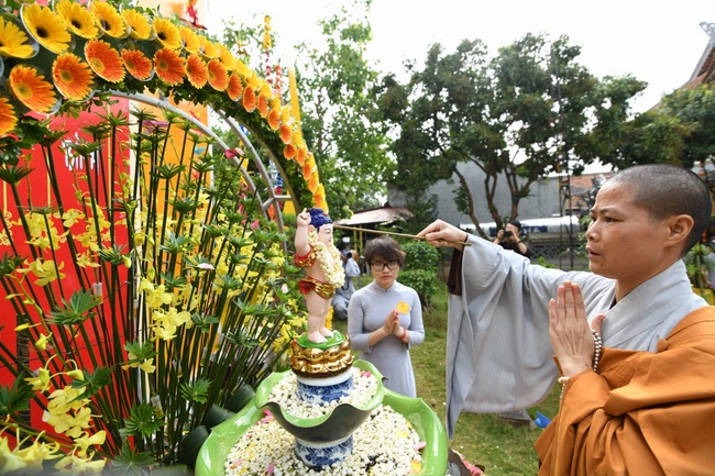 The great Buddha’s Birthday Celebration at Hoa Phuc Pagoda – Hanoi