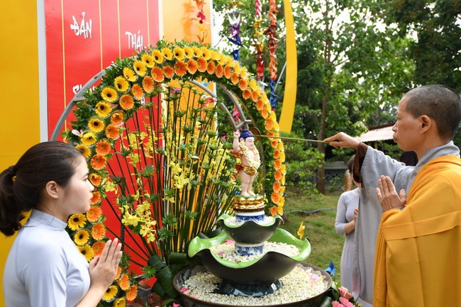 The great Buddha’s Birthday Celebration at Hoa Phuc Pagoda – Hanoi