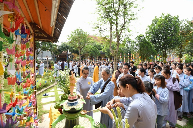 The great Buddha’s Birthday Celebration at Hoa Phuc Pagoda – Hanoi
