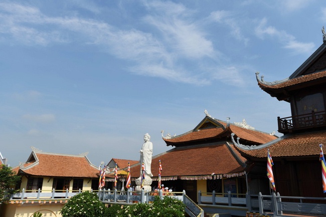 The great Buddha’s Birthday Celebration at Hoa Phuc Pagoda – Hanoi