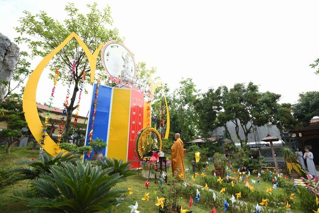 The great Buddha’s Birthday Celebration at Hoa Phuc Pagoda – Hanoi