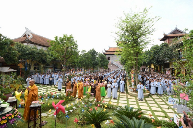 The great Buddha’s Birthday Celebration at Hoa Phuc Pagoda – Hanoi