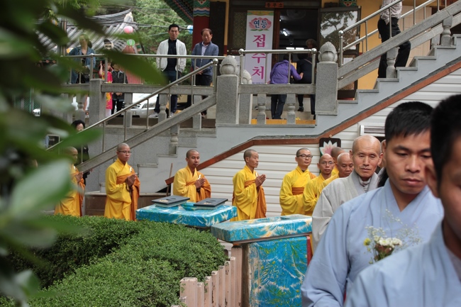 Vesak Ceremony for the Vietnamese at Yonggungsa Temple, Korea