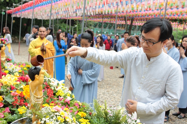 Vesak Ceremony for the Vietnamese at Yonggungsa Temple, Korea