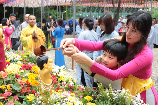 Vesak Ceremony for the Vietnamese at Yonggungsa Temple, Korea