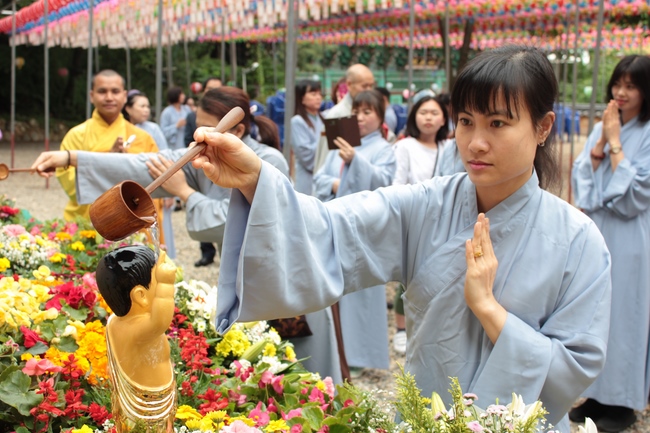 Vesak Ceremony for the Vietnamese at Yonggungsa Temple, Korea
